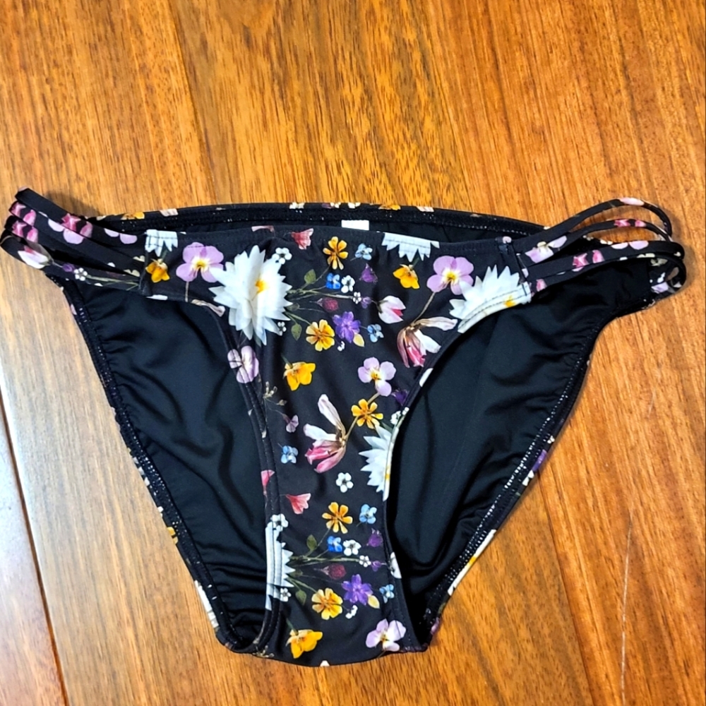 Aqua Vie en Rose bikini bottoms